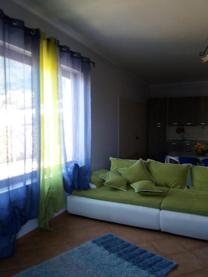 Appartamento In Villa Splendente 卡斯泰拉马莱 外观 照片