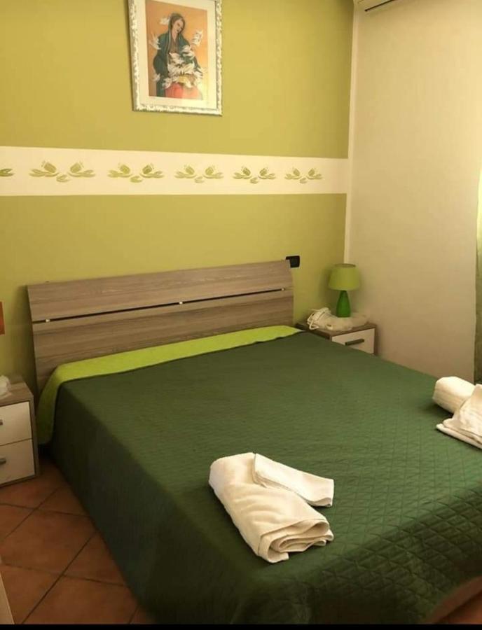 Appartamento In Villa Splendente 卡斯泰拉马莱 外观 照片